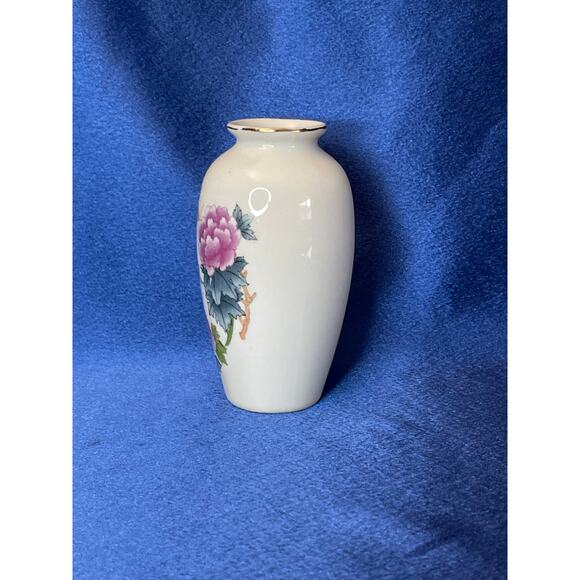 Miniature White Porcelain Vase Accented Purple Flower with Ducks - Picture 4 of 6